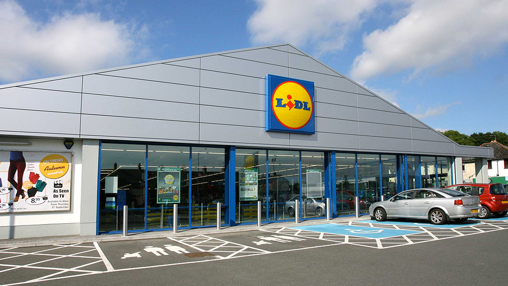 Lidl supermarket chain offers car leasing online in Germany
